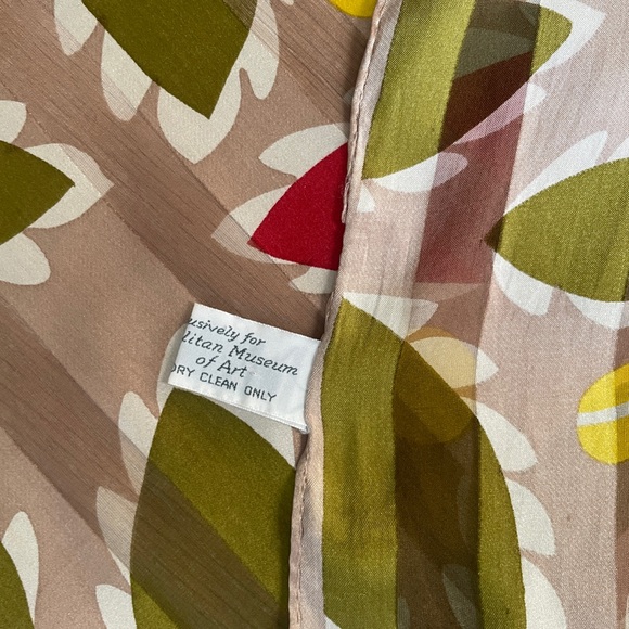 Metropolitan Museum of Art Vintage Silk Scarf - Picture 9 of 10